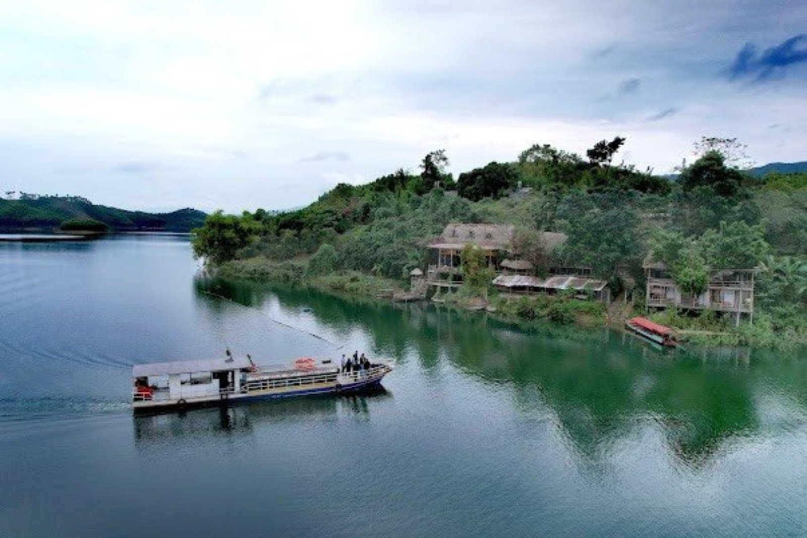 Trekking Tour: Thac Ba Lake to Lam Thuong Valley 3 Days - Authentic Northern Vietnam